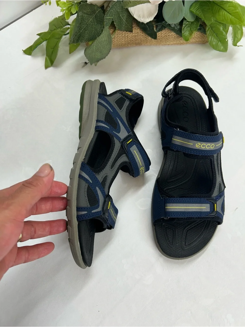 Ecco Kids Navy and Black Strappy Hook-and-Loop Sandals